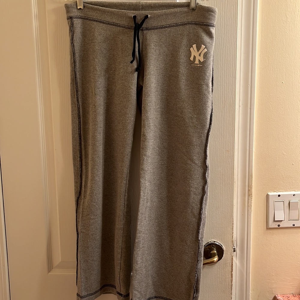 Cozy NY Yankees grey yoga pants! Size small